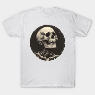 Haunting Horizons: Gothic Retro Skull in Upward Contemplation T-Shirt